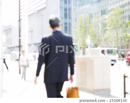 Businessman / blur expression 25506130