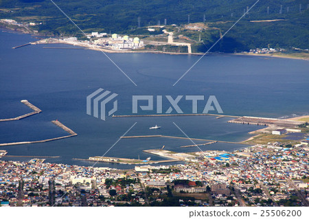 Iwanai-cho city seen from Iwanai-dake in early autumn and Iwanai port 25506200