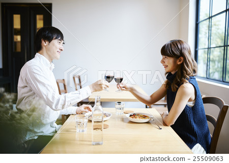 Gender to lunch 25509063