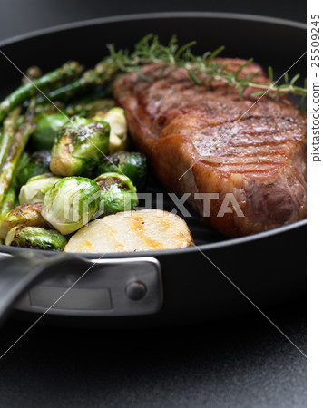 to be cooked to be cooked 25509245