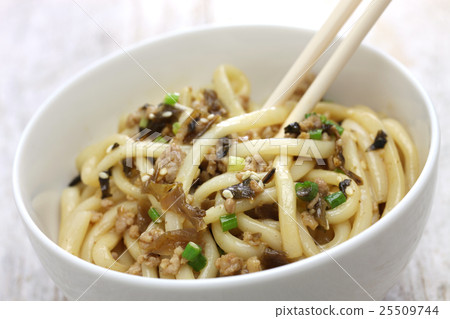 Burden noodles · During mixing 25509744