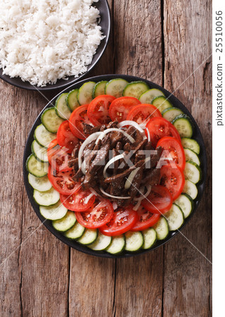 Cambodian beef Lok Lak with fresh vegetables 25510056