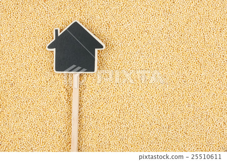 House pointer, the price tag lies on millet House pointer, the price tag lies on millet 25510611