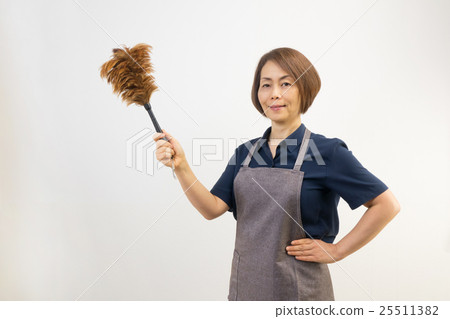 有髮刷/清潔圖像的中年婦女 25511382