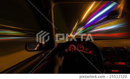 The car moves at great speed at the night. 25511520