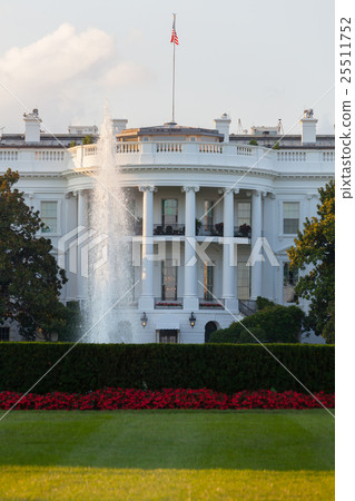 The White House on a beautiful summer evening The White House on a beautiful summer evening 25511752