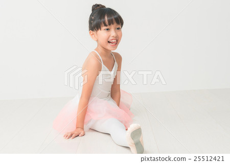 ballet, ballerina, (female) ballet dancer 25512421