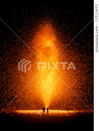 silhouette peoples in firework streaks  25513453