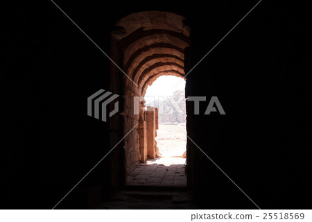 佩特拉墓墳墓的皇家岩石墓墓 佩特拉墓墳墓的皇家岩石墓墓 25518569