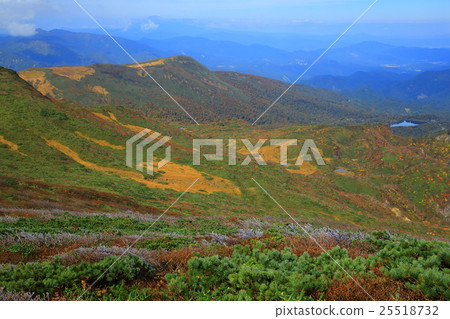 Kurikomayama of autumn leaves 25518732