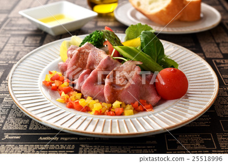 烤牛肉沙拉 烤牛肉沙拉 25518996