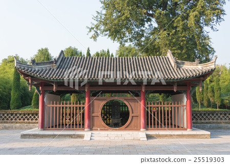 Horse super tomb China · Shaanxi Shizen prefecture 25519303