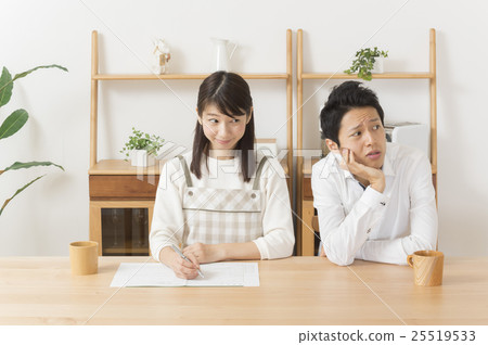 Snow shoes sneaking happily for divorce report 25519533
