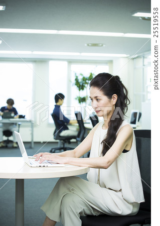 Business image middle-aged woman Business image middle-aged woman 25519558