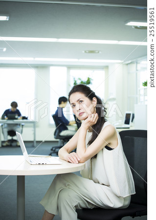 Business image middle-aged woman Business image middle-aged woman 25519561
