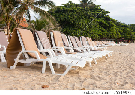 canvas beach bed on the beach 25519972