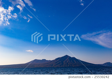星期五，藍色Shikotsu和Tarumae山，風。十月 25530242