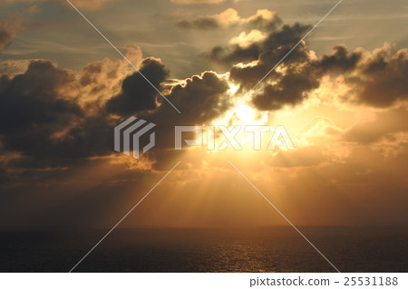 Sunset of Yonagunijima Nishizaki Sunset of Yonagunijima Nishizaki 25531188