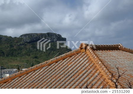 Yonagunijima red brick roof from Tinderhanata view Yonagunijima red brick roof from Tinderhanata view 25531200