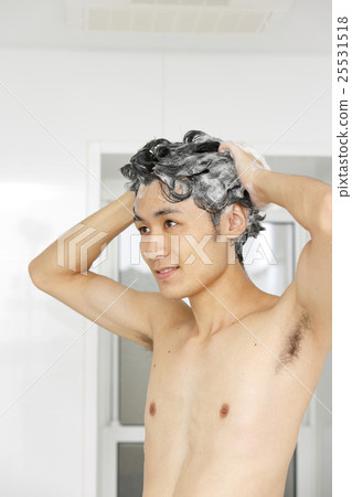 Men shampooing Men shampooing 25531518