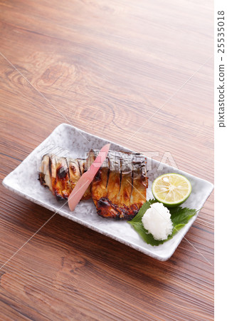 Salt-grilled mackerel Salt-grilled mackerel 25535018