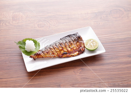 Salt-grilled mackerel Salt-grilled mackerel 25535022