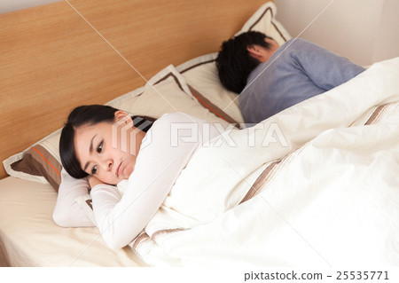 一對夫妻吵架 一對夫妻吵架 25535771