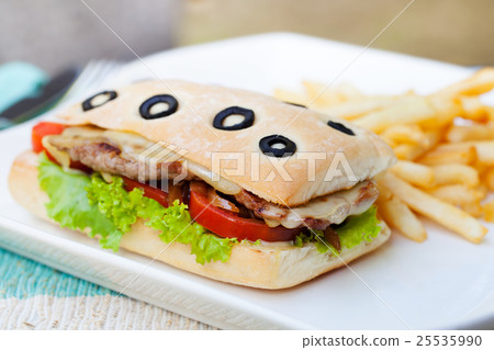 Ciabatta sandwich with grilled beef 25535990