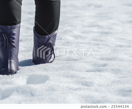 走在雪地裡 25544134