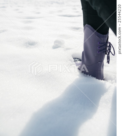 走在雪地裡 25544210