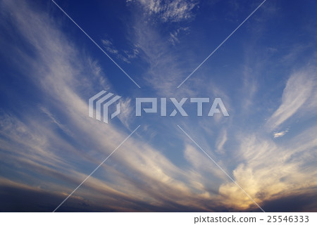 Autumn evening sky Clouds in autumn Flow to upper left Autumn evening sky Clouds in autumn Flow to upper left 25546333