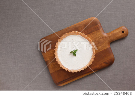 Rare cheese cake tart 25548468