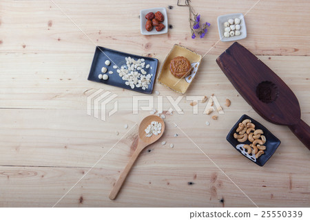 Chinesse Moon cake with ingredient Chinesse Moon cake with ingredient 25550339
