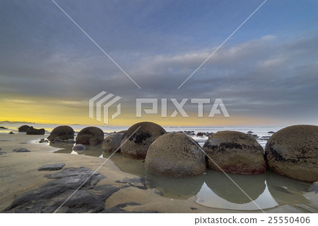 Moeraki Boulders on the Koekohe beach, New Zealand Moeraki Boulders on the Koekohe beach, New Zealand 25550406