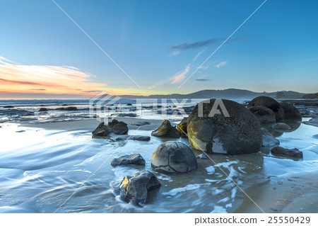 Moeraki Boulders on the Koekohe beach, New Zealand Moeraki Boulders on the Koekohe beach, New Zealand 25550429