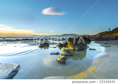 Moeraki Boulders on the Koekohe beach, New Zealand Moeraki Boulders on the Koekohe beach, New Zealand 25550435