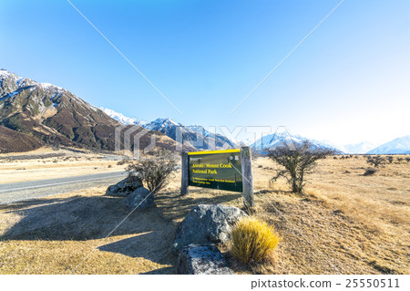 Road to mount cook, New Zealand Road to mount cook, New Zealand 25550511