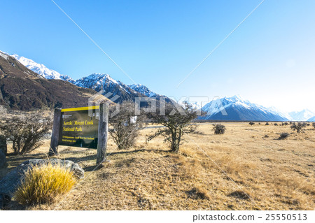 Road to mount cook, New Zealand Road to mount cook, New Zealand 25550513