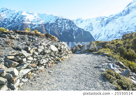 Road to mount cook, New Zealand Road to mount cook, New Zealand 25550514