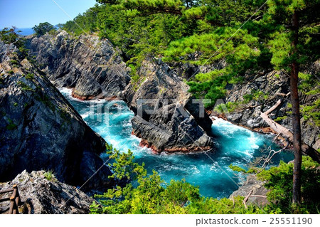 Tohoku, Sanriku, Goiseki coast Looking down from the observation tower Thunder rock and Raibei valley (2) 25551190