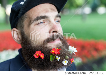 Vagrant portrait 25553112