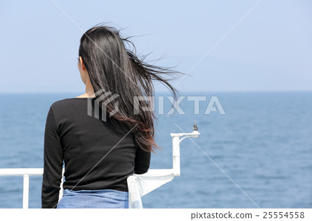 A woman to travel 25554558