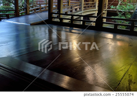 拋光地板的反射 拋光地板的反射 25555074