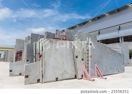 Precast concrete wall panel 25556351