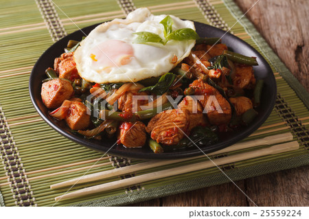 Spicy Stir-Fry Chicken with basil, green beans 25559224