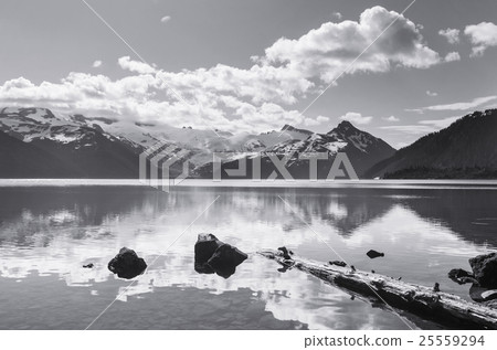 Garibaldi lake 25559294