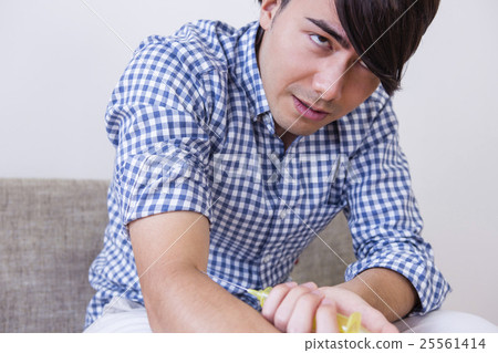 Men hit injection 25561414