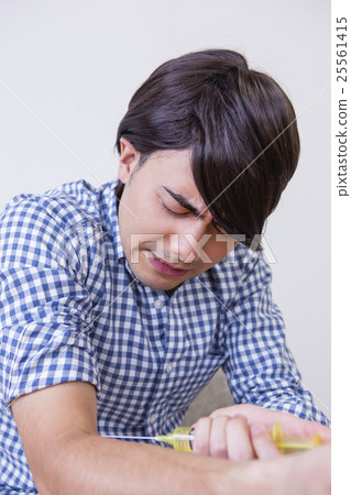 Men hit injection 25561415