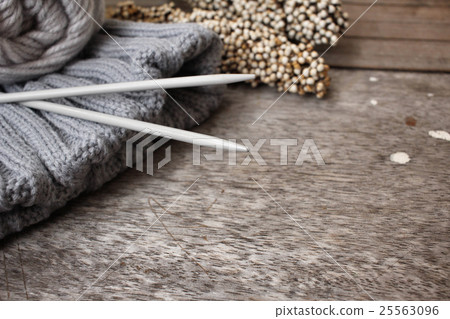 Yarn ball and needles Yarn ball and needles 25563096