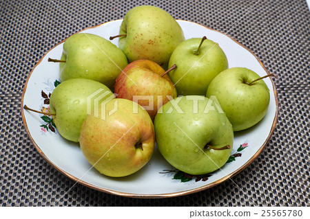 Washed green apples on the plate Washed green apples on the plate 25565780